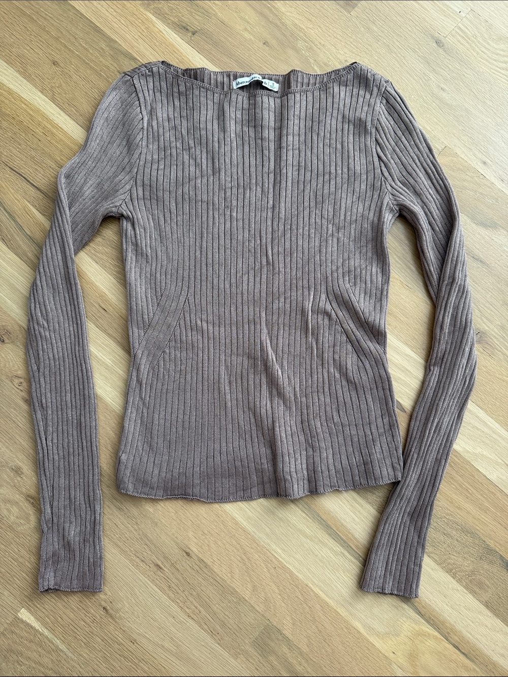Abercrombie & Fitch Slim Ribbed Long Sleeve Top in Dusty Taupe